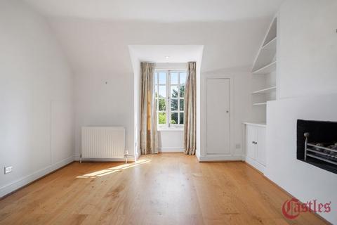 Flat D, 18 Coolhurst Road, London, N8 8EL