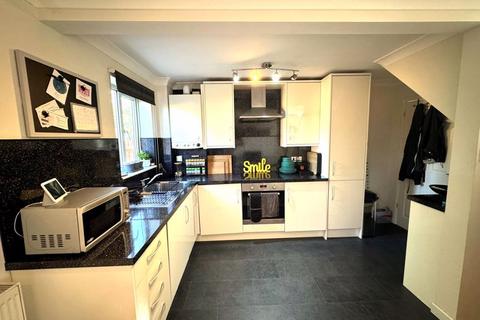1 bedroom terraced house for sale, Field Close, Harlington, Hayes
