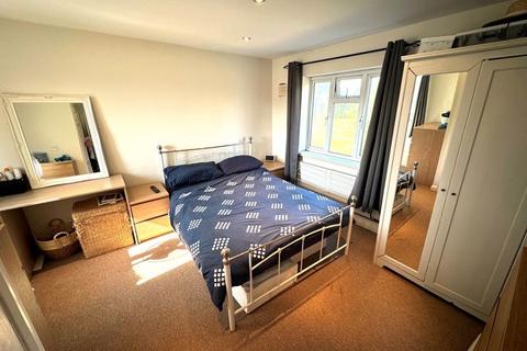 16 Field Close, Harlington, Hayes, UB3 5ND