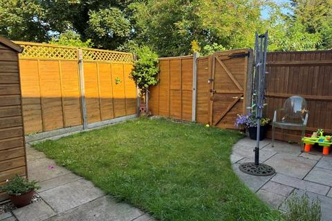 16 Field Close, Harlington, Hayes, UB3 5ND