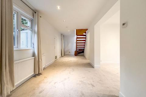 9 Farm Close, Ascot, SL5 7AR