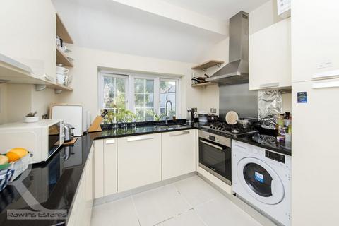 2 bedroom flat to rent, Avondale Avenue, London N12