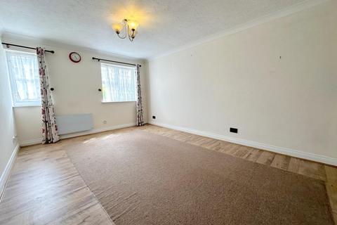 2 bedroom apartment to rent, Barons Court, Earls Meade, Luton, LU2 7EY