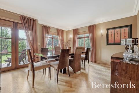 2 Gidea Close, Romford, RM2 5NP