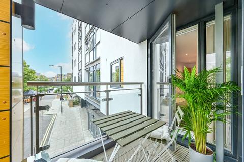 2 bedroom flat for sale, Shepherdess Walk, Islington, London, N1