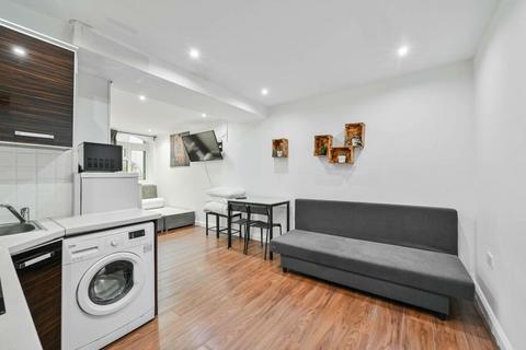 Apartment to rent, Eversholt Street, London, NW1