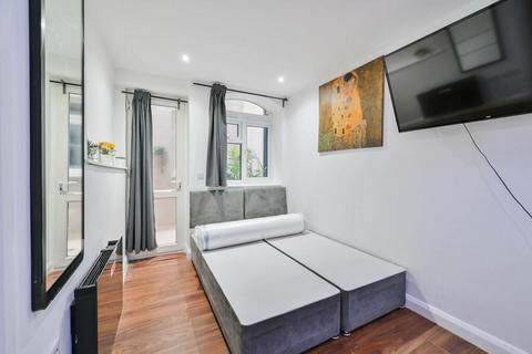 Apartment to rent, Eversholt Street, London, NW1