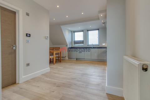 2 bedroom flat to rent, Tooting High Street, London SW17