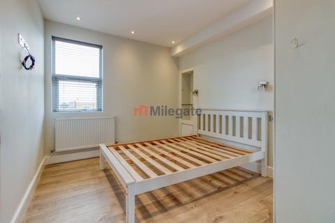 2 bedroom flat to rent, Tooting High Street, London SW17