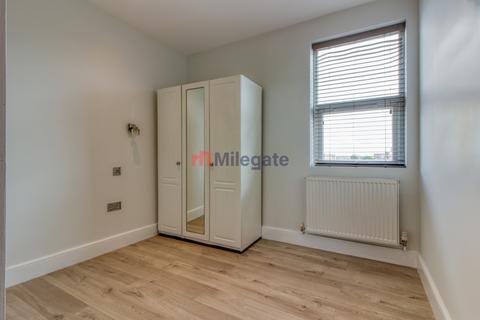 2 bedroom flat to rent, Tooting High Street, London SW17