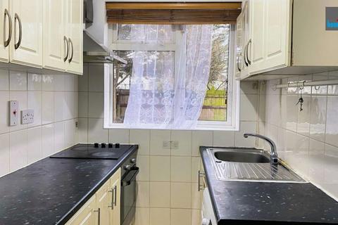 3 bedroom terraced house to rent, Charlecote Road, Dagenham, RM8