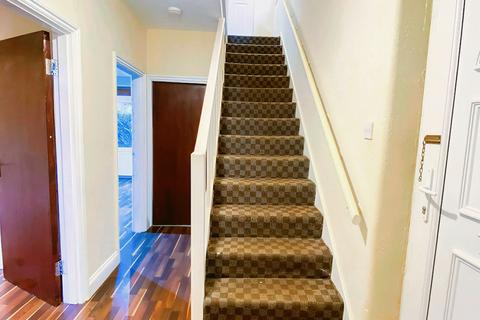 3 bedroom terraced house to rent, Charlecote Road, Dagenham, RM8