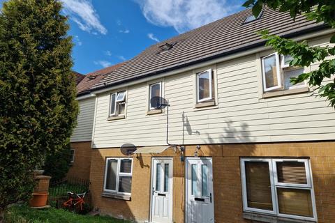 3 bedroom terraced house to rent, Albert Gardens, Luton