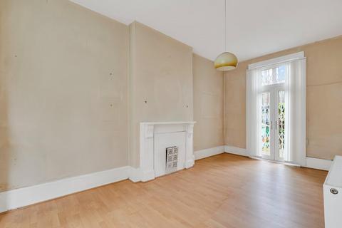 3 bedroom maisonette for sale, Daneville Road, London, SE5