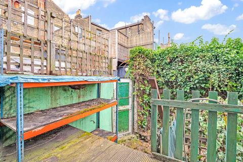 3 bedroom maisonette for sale, Daneville Road, London, SE5