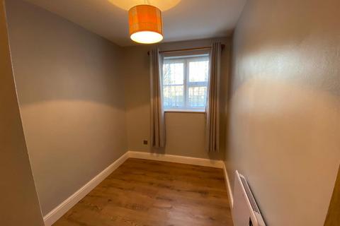 2 bedroom flat to rent, Shafter Road, Dagenham