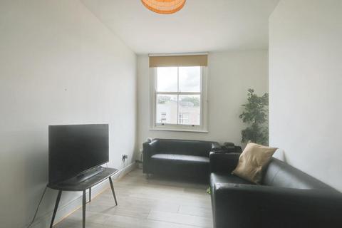 3 bedroom flat to rent, Junction Road, London N19