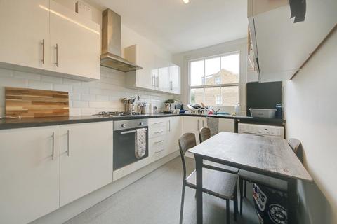 3 bedroom flat to rent, Junction Road, London N19