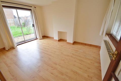 2 bedroom semi-detached house to rent, Green Lane, Luton