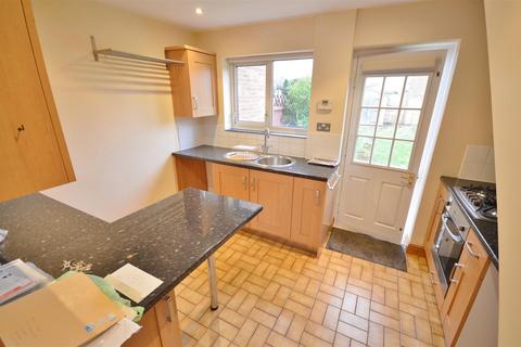 2 bedroom semi-detached house to rent, Green Lane, Luton
