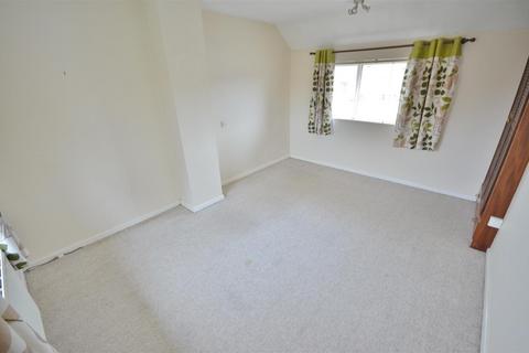 2 bedroom semi-detached house to rent, Green Lane, Luton