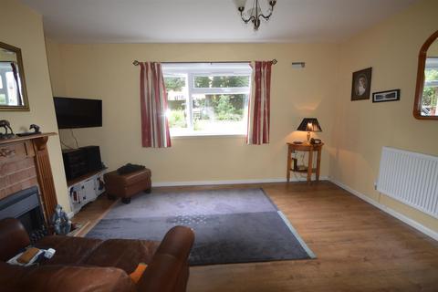 3 bedroom semi-detached house to rent, Vernon Close, Audley
