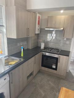 4 bedroom terraced house to rent, Kimberley Road, London