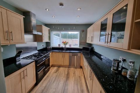 4 bedroom semi-detached house to rent, Wolsingham Drive, Newton Hall, Durham