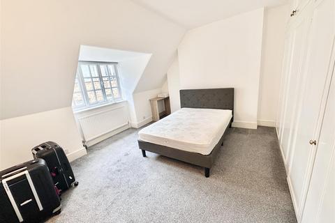 3 bedroom flat to rent, Mount Street, Mayfair, London