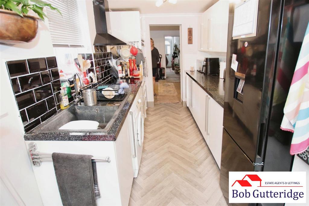 Fitted kitchen/dining room