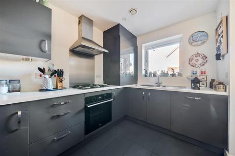 2 bedroom flat for sale, Brunel Way, Havant PO9