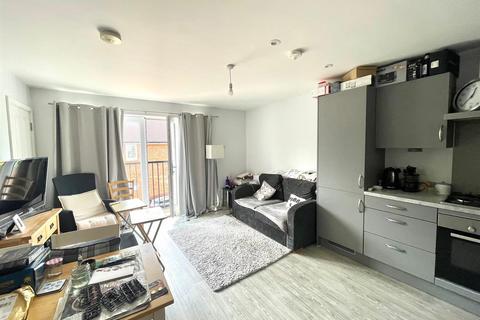 2 bedroom apartment to rent, Holmbush Drive, Faygate RH12