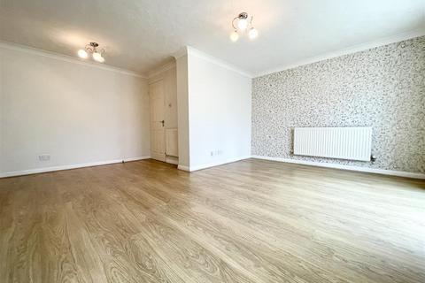 3 bedroom house to rent, Saffron Way, Fareham PO15