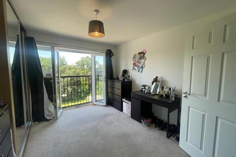 2 bedroom apartment to rent, Illett Way, Faygate RH12