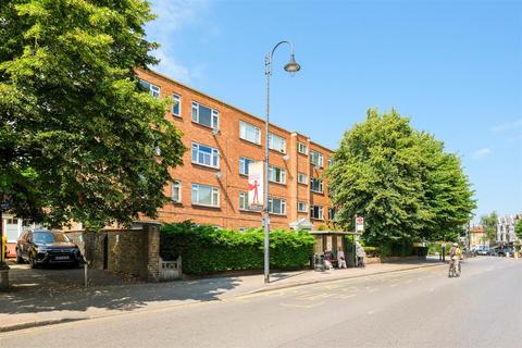 2 bedroom flat for sale, Struan House, Wanstead