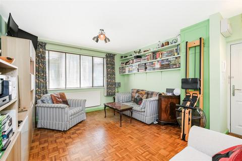 2 bedroom flat for sale, Struan House, Wanstead