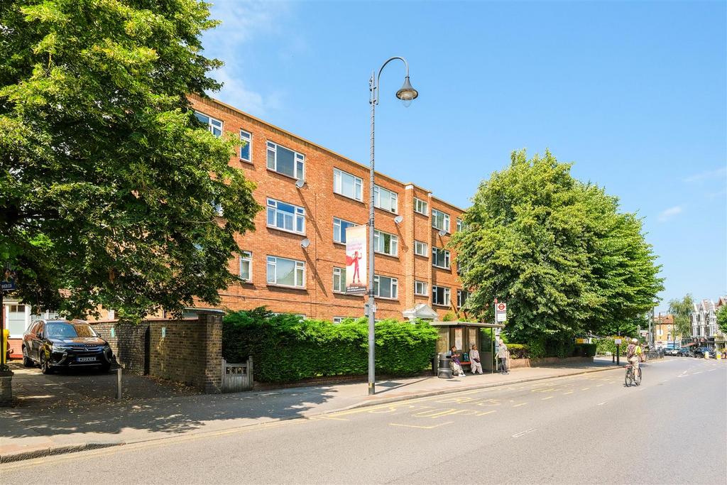 Struan House, Wanstead 2 bed flat for sale £440,000