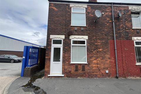 2 bedroom end of terrace house to rent, Lorraine Street, Hull