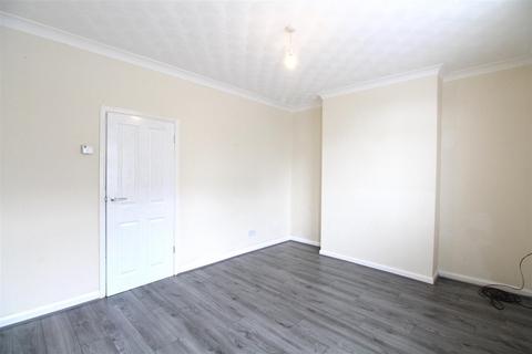 2 bedroom end of terrace house to rent, Lorraine Street, Hull
