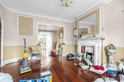 4 bedroom terraced house for sale, Belsize Avenue, London N13