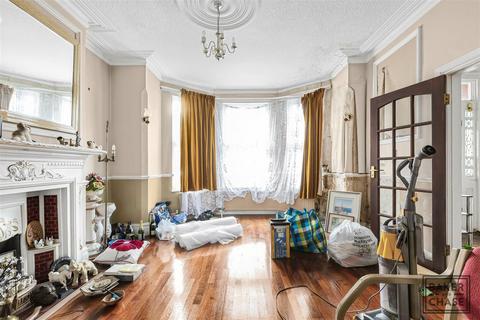 4 bedroom terraced house for sale, Belsize Avenue, London N13