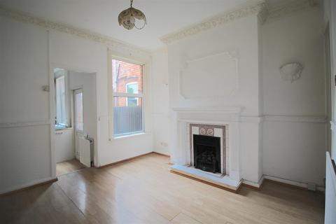 213 Deakins Road, Birmingham, B25 8EA