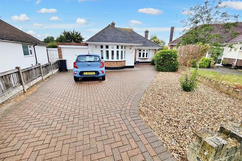 3 bedroom detached bungalow to rent, Steyning Avenue, Southend-On-Sea, Essex