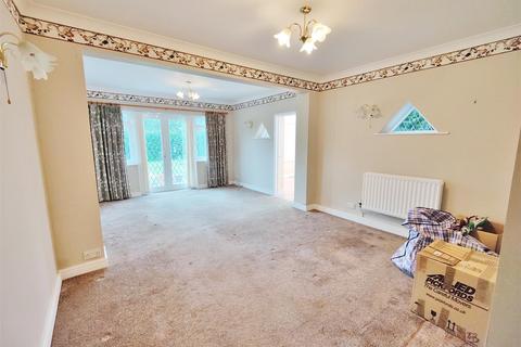 3 bedroom detached bungalow to rent, Steyning Avenue, Southend-On-Sea, Essex