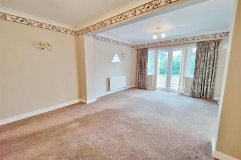 3 bedroom detached bungalow to rent, Steyning Avenue, Southend-On-Sea, Essex