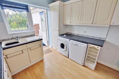 3 bedroom detached bungalow to rent, Steyning Avenue, Southend-On-Sea, Essex