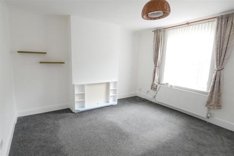 2 bedroom terraced house to rent, Tingley