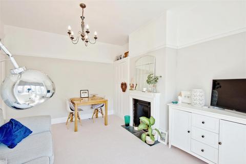 1 bedroom flat for sale, Woodfield Park Drive, Leigh-On-Sea SS9