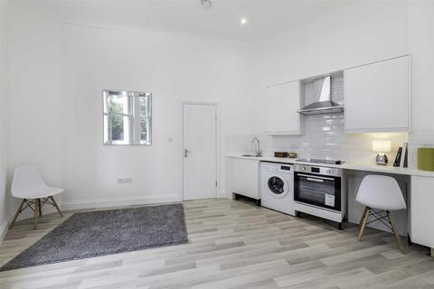 1 bedroom apartment to rent, Grittleton Road, London