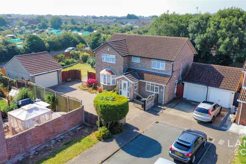 4 bedroom detached house for sale, Carters Close, Clacton-On-Sea CO16